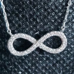 18 " White gold diamond necklace 