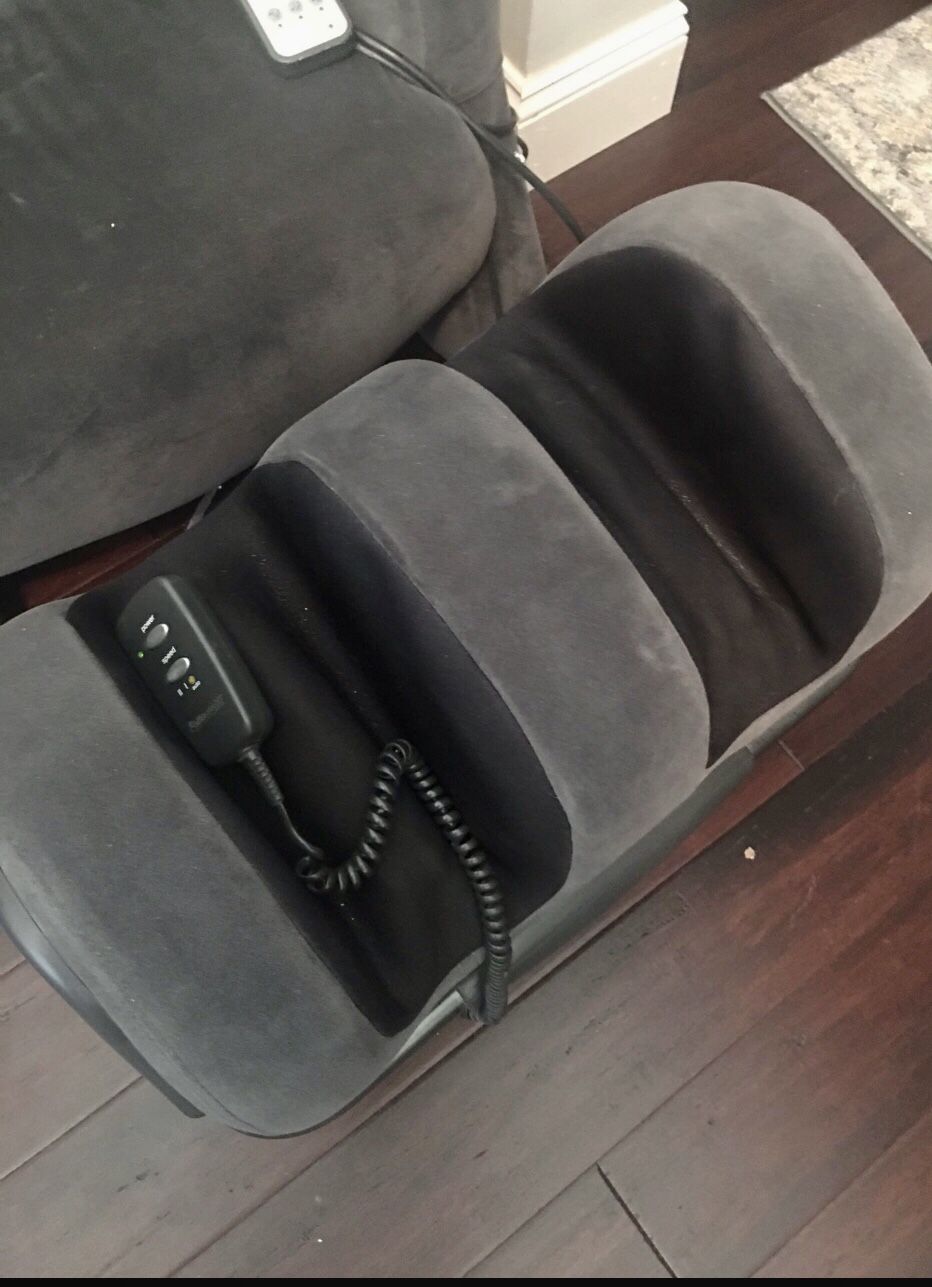 IJoy MASSAGE CHAIR with leg Give a gift they use every