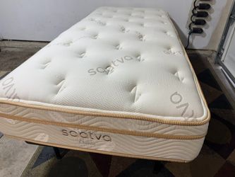 LIKE NEW! Saatva Classic Plush Twin XL Mattress - Delivery Available