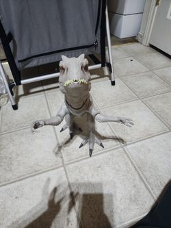 JURASSIC WORLD INDOMINUS REX 20"  