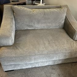 Love Seat - Must go By 2/2