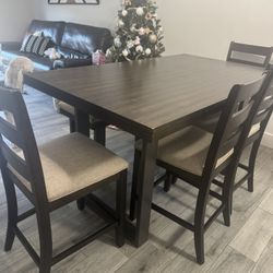 Dining Table & Chairs