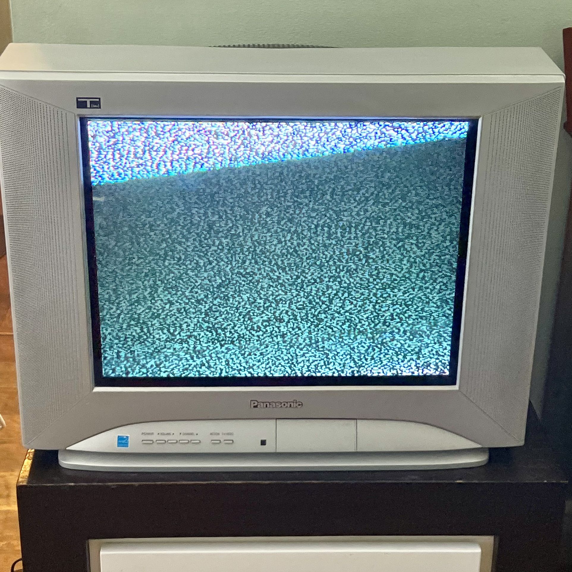 Panasonic Tau 20” CRT TV with Component (RGB), S-Video and Composite
