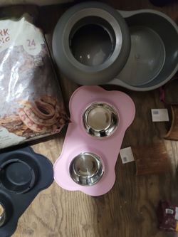 Double Pet Bowl Feeder with Bone-Shaped Mat