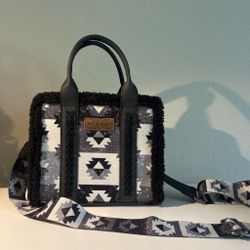 Wrangler Aztec Bag with Strap