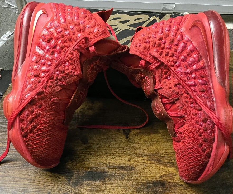 Nike Lebron XVII. "Red Carpet"