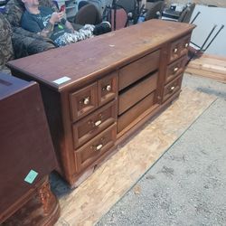 Thomasville Tripple Dresser 