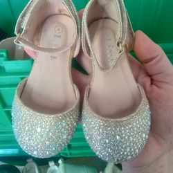 Like New Toddler/Baby Size 4 Link Bling Gold Embellished Flats
