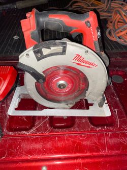 Milwaukee M18 Brushless 7-1/4” Cordless Circular Saw
