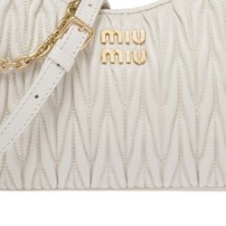 metal logo with engraved lettering, zipper closure, soft sheepskin leather, handheld/cross - body/single - shoulder bag(58)43