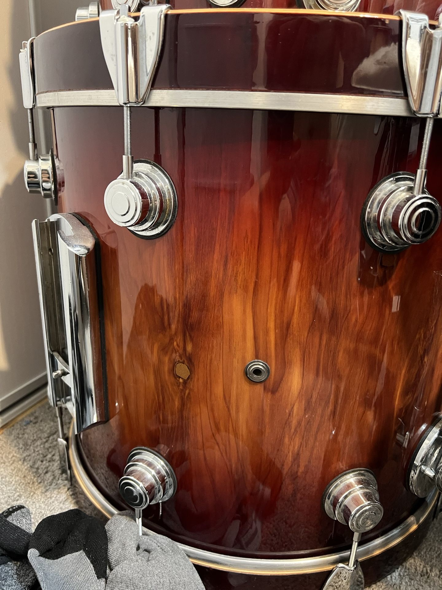 DW exotic cedar drum set