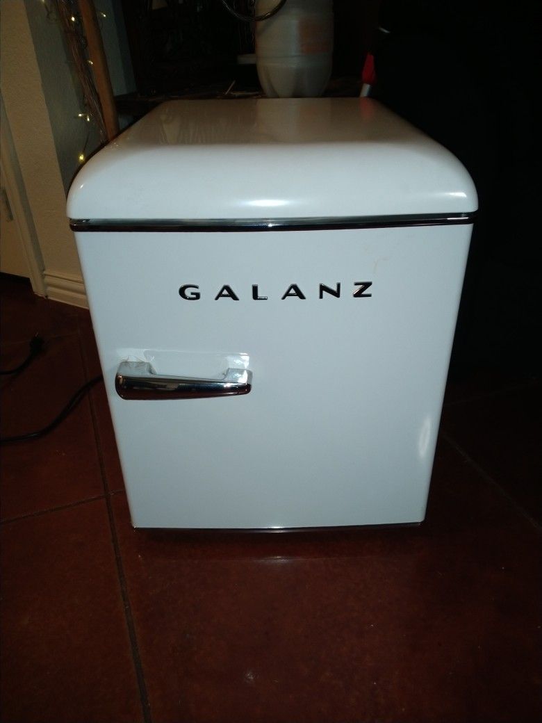 Galanz Retro Mini Fridge