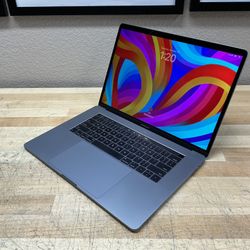 2017 15" MacBook Pro - 2.9 GHz i7 - 16GB - 500GB - 4GB GPU - 92% Battery