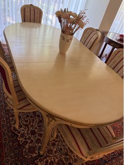 All wood Italian dining table, 6 chairs and 2 leaves