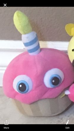 Freddy’s cupcake plushie