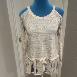 Women’s Cream Knit V-Neck Sweater Top – Distressed Hem Detail