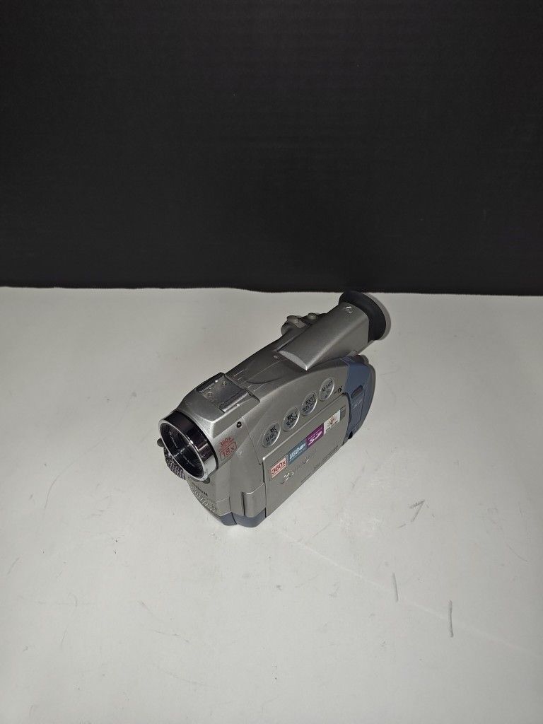 Canon ZR45MC Mini DV Video Camcorder No Battery Untested