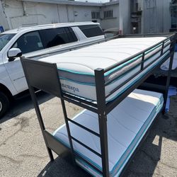 Bunk Bed/ Litera