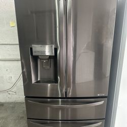 French Door Black Stainless Refrigerator 