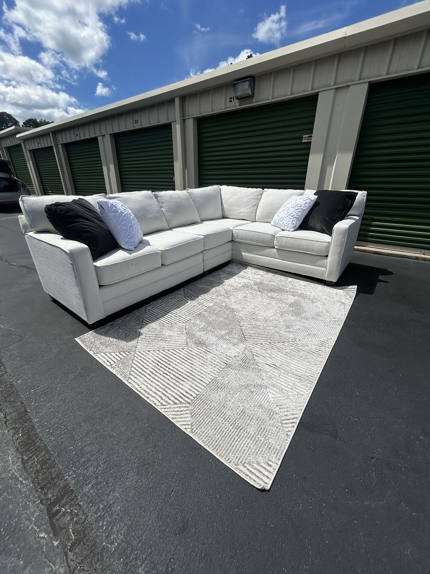 FREE DELIVERY!! - Bassett Furniture 3 Piece Sectional - EXCELLENT CONDITION!!