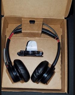 Plantronics Voyager Focus Bluetooth Headset Noise Cancelling Microphone Call Center With Dock