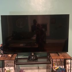 65” Samsung Smart TV . 320$ retail.