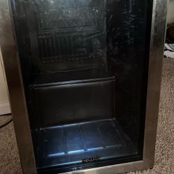 Mini fridge 