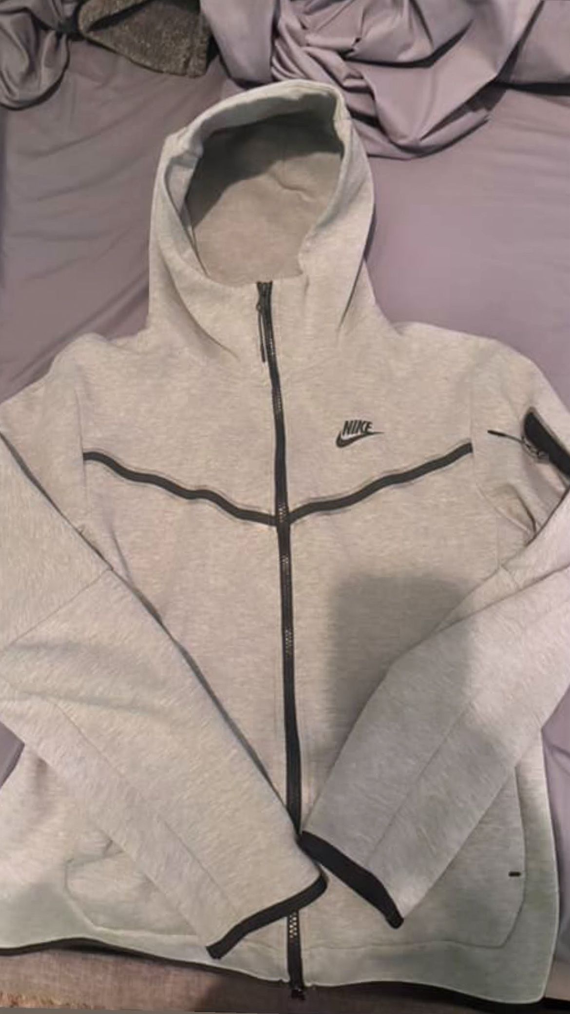 Grey Small Men’s Nike Tech!