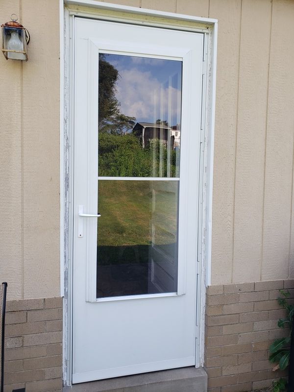 LARSON Concord White MidView Wood Core Storm Door 30in x 81