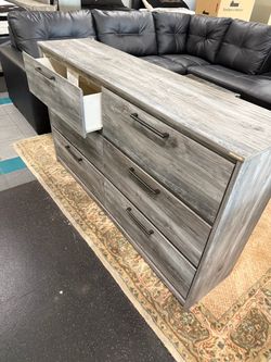 Dresser in Clearance
