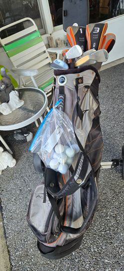 Gulf bag with clubs, balls and bag cart