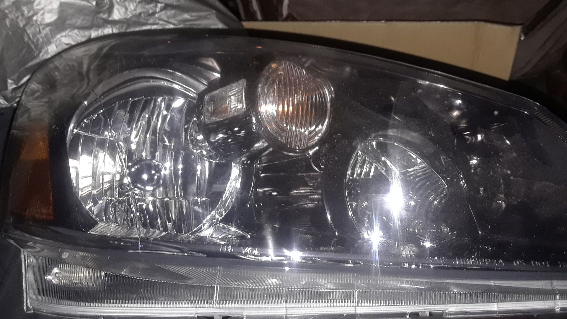 Nissan Altima 2005 front lights both for 80$