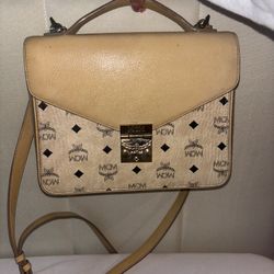 MCM - Spot Park Avenue Medium Shoulder Bag