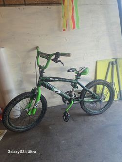 Kids' bike... the tires are flat. (LAKE ELSINORE)