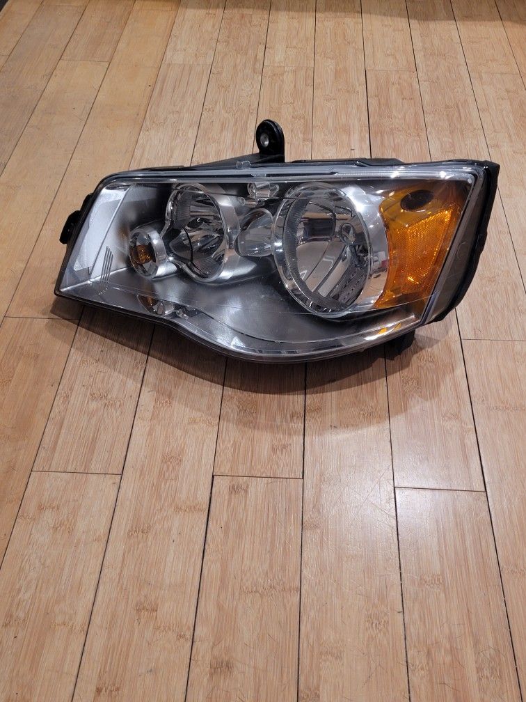 2018 Dodge Caravan Left Drivers Side Headlight Oem