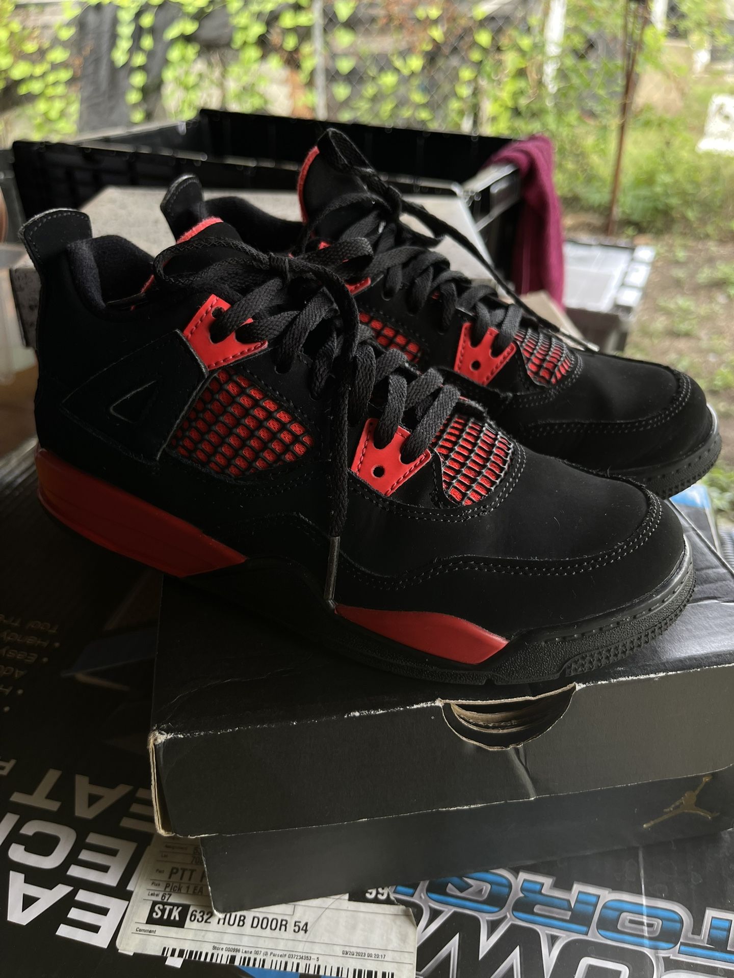 Air Jordan Retro 4 Mid Red Thunder
