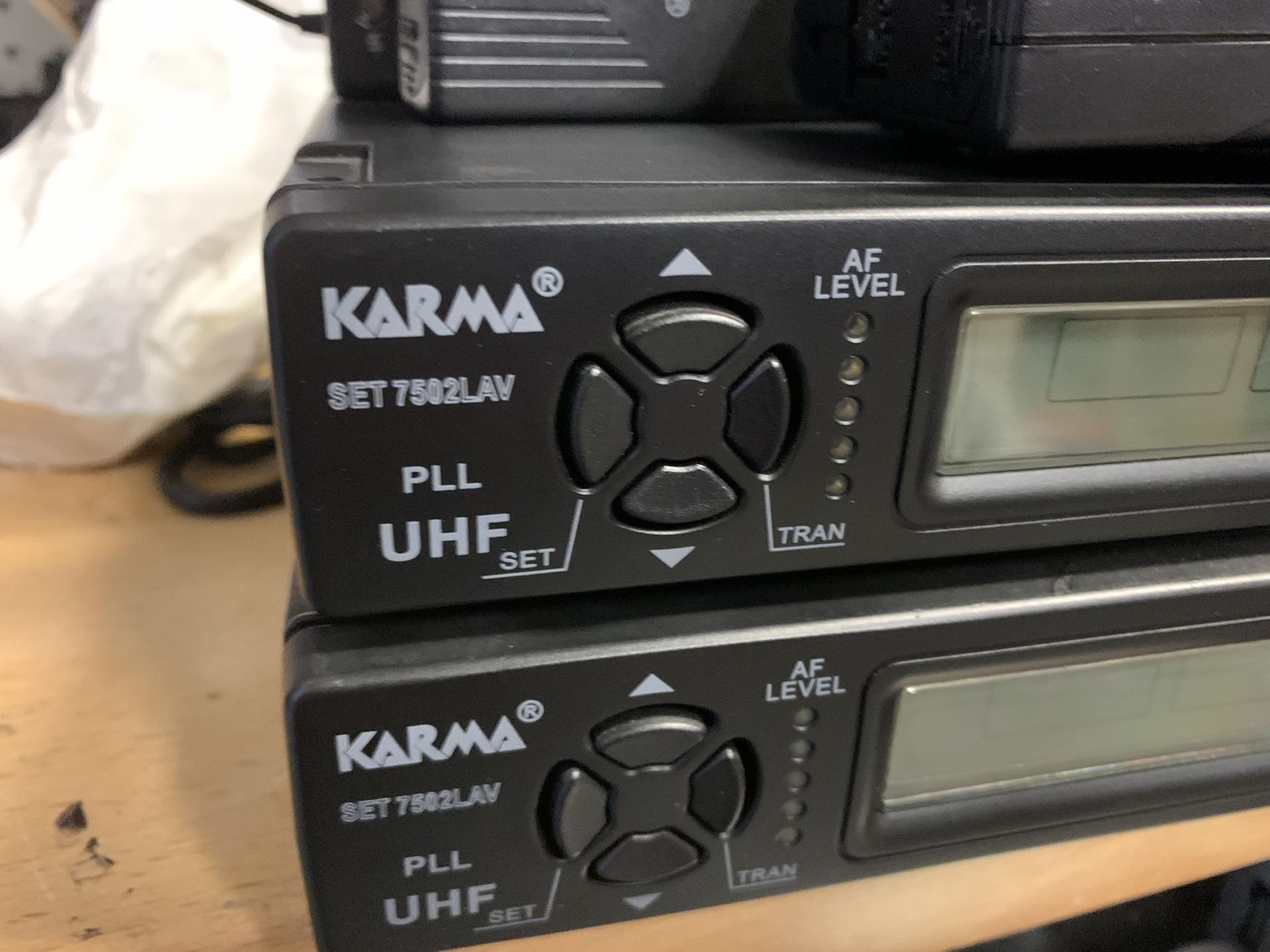 Wireless headset system uhf