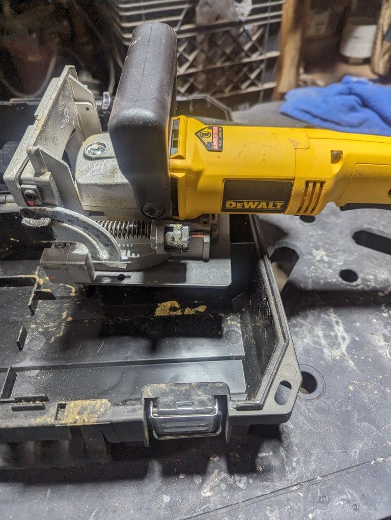 DeWalt Biscuit Cutter