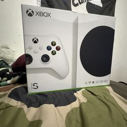 Xbox Series S With Mouse And Controller 