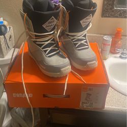 Thirtytwo size 10 snowboarding shoes