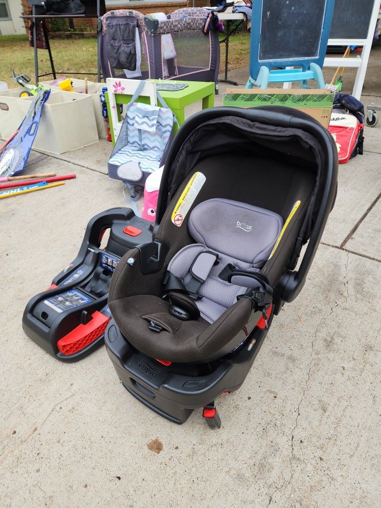 Britax Infant Rear-facing Carseat AND 2 Bases $80 OBO