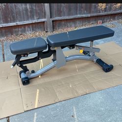 Matrix Commercial Weight Bench For Weights 