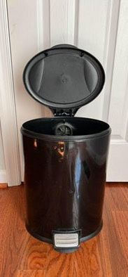 11x9x16 step trash can w liner. Great For Small Space