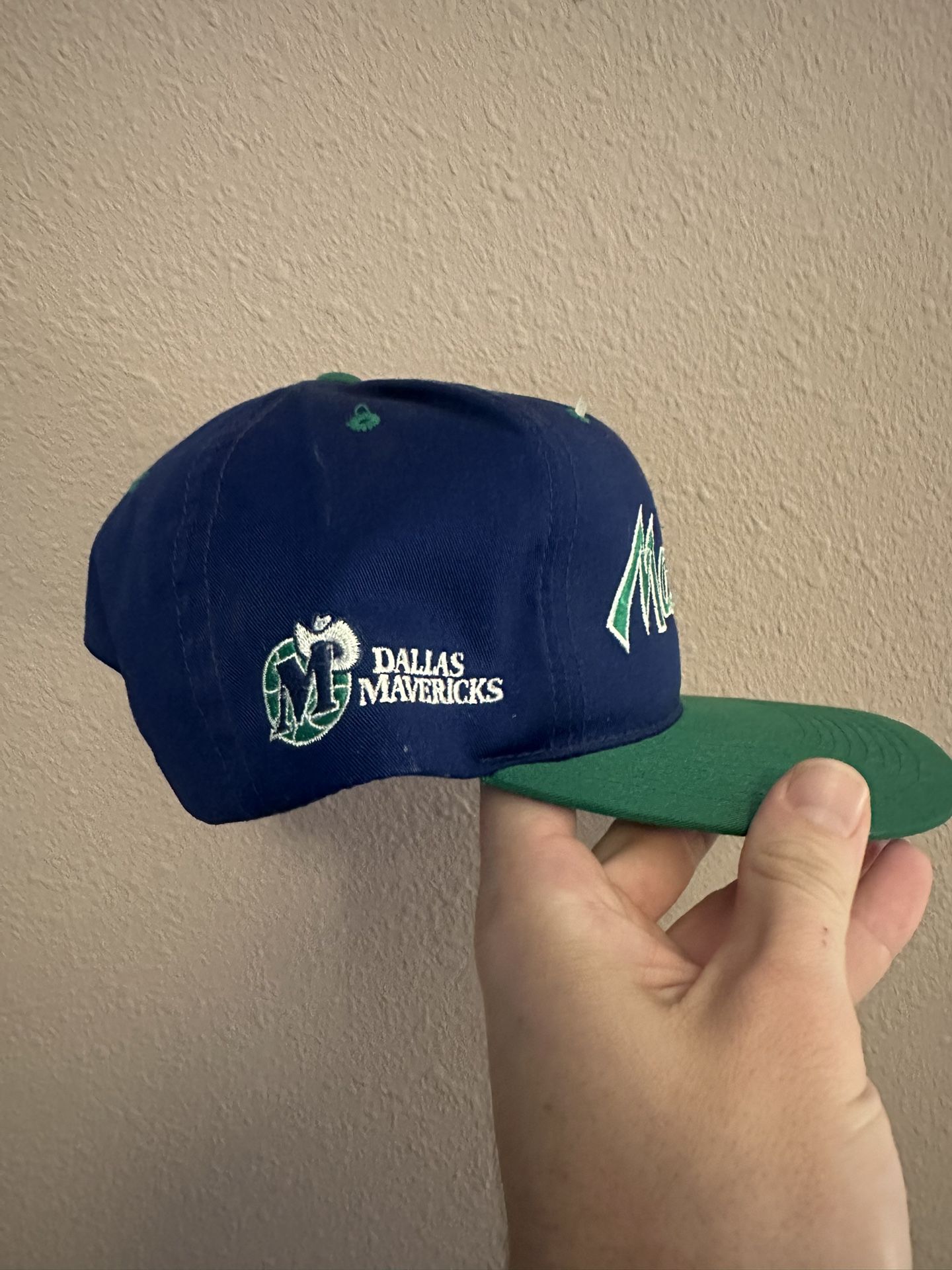 Dallas Mavericks (Sports Specialties) 1984 Vintage Snap