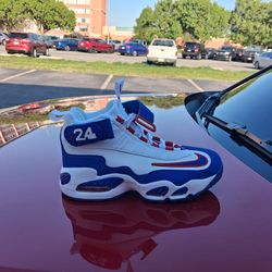 Brand New And Original Kid's Nike Air Max's Griffey Sneakers Sizes 4.5y