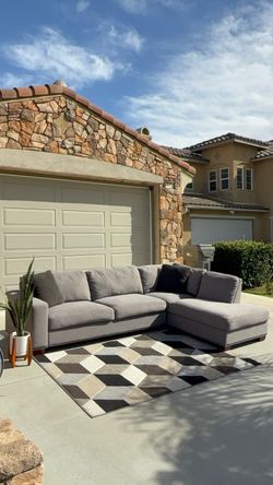 π©ΆDELIVERY AVAILABLE! $3K RETAIL!π©ΆCUTE GRAY L SHAPED SECTIONAL COUCH!