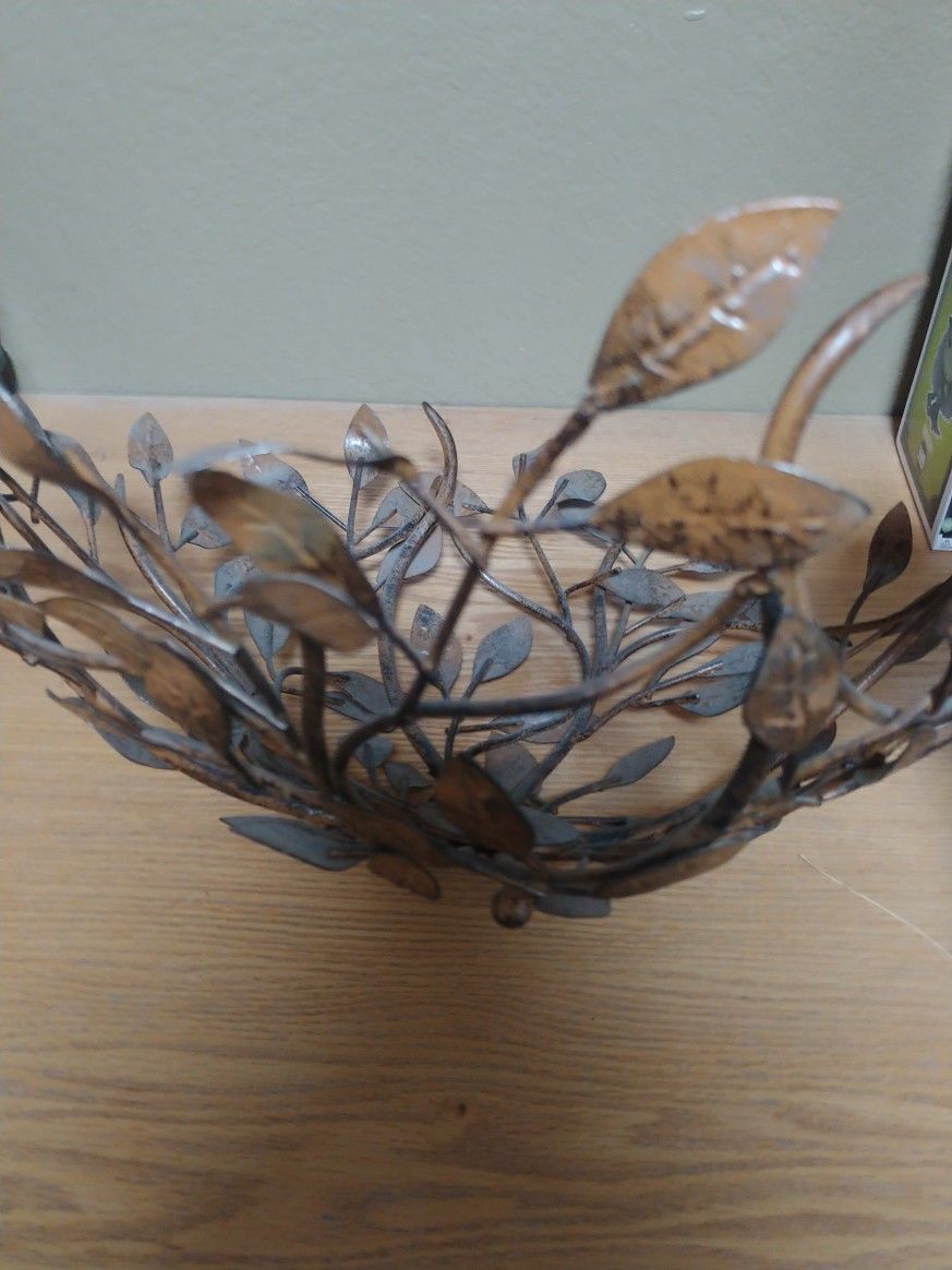 Metal Wire Leaf Bowl/Basket