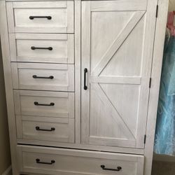 Milky Door Chest
