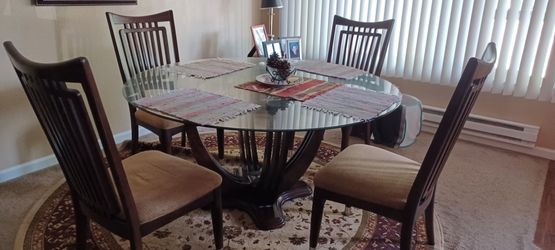 Dinning Table Set.