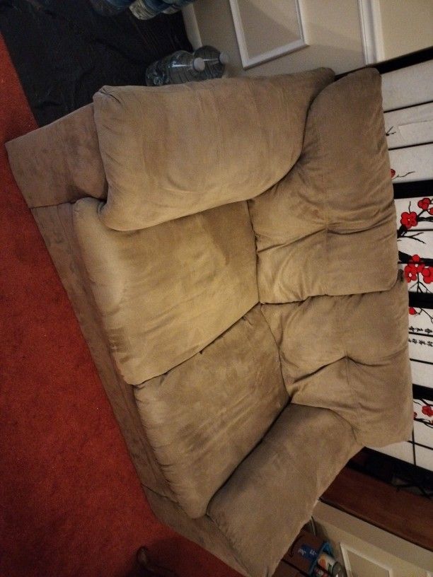 Free Loveseat Nice And Comfy